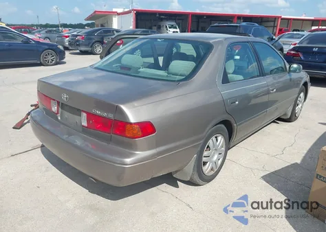 2001 Toyota Camry Le z USA, uszkodzony, nr VIN 4T1BG22K51U057430